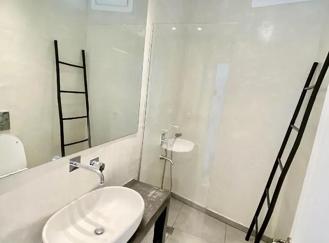 Narkissos, 19th Century Cycladic Stone House بيت للعطل