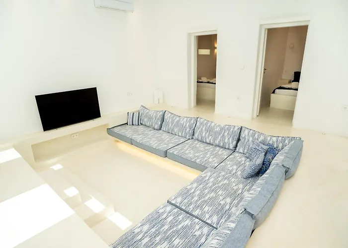 Narkissos, 19th Century Cycladic Stone House بيت للعطل