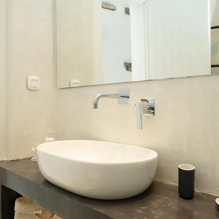 別荘 Narkissos, 19th Century Cycladic Stone House Pera Gyalos